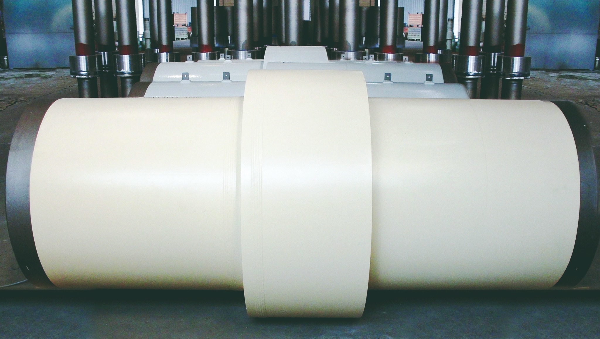 Monolithic insulating joint